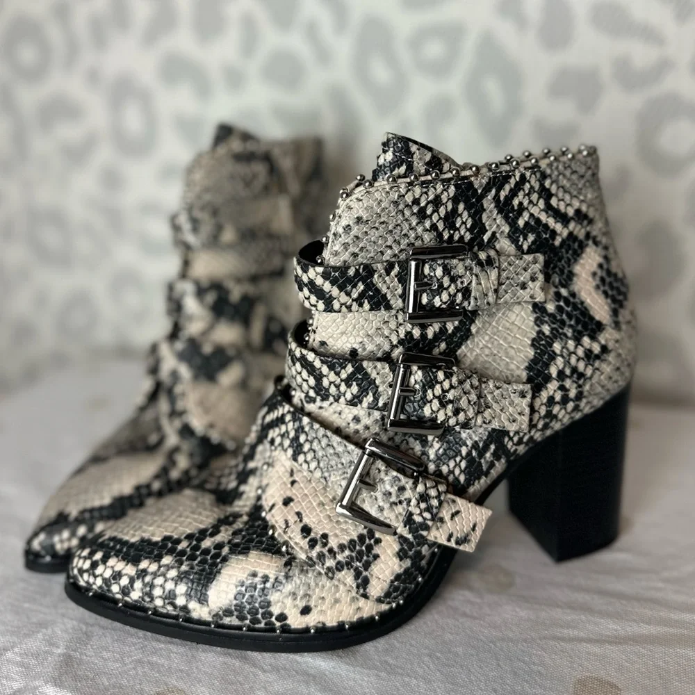STEVE MADDEN HUMBLE TRIPLE BUCKLE SNAKESKIN PRINT STUDDED HEELED BOOTIE BOOTS 7 - Picture 9 of 9